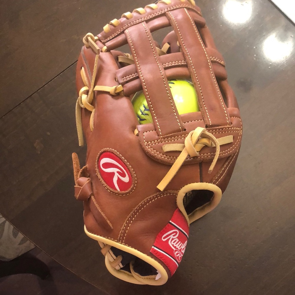 Rawlings Baseball/Softball Glove (Right Hand)